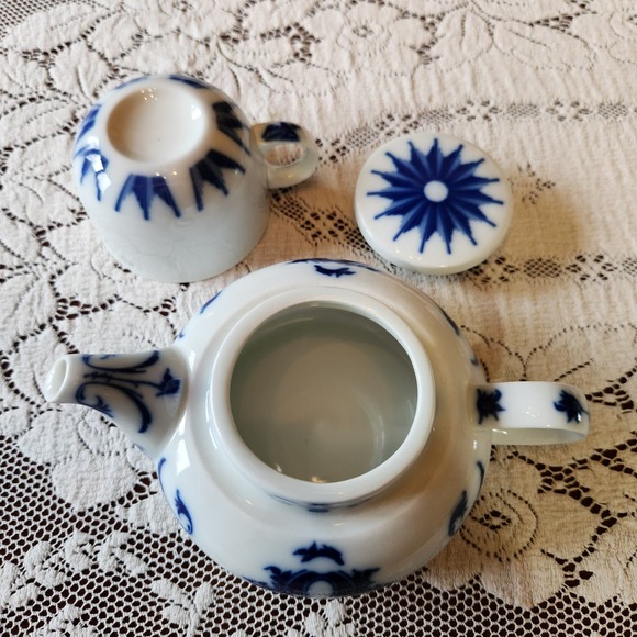 Vtg B&G (Bing & Grøndahl) "All-in-one" teapot and cup! Blue white, porcelain - Picture 7 of 7